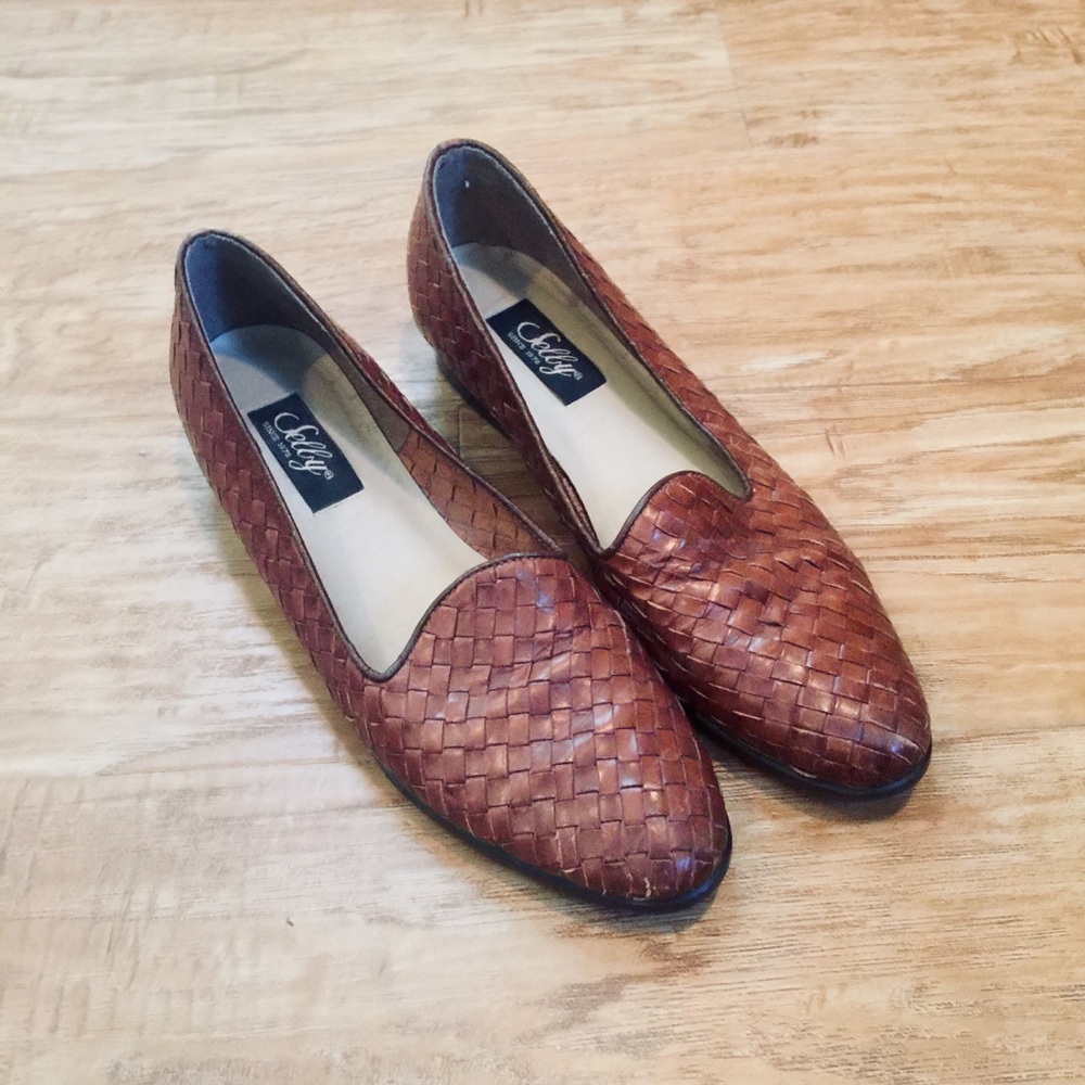 SOLD 🎈 Vintage Leather Woven Loafers